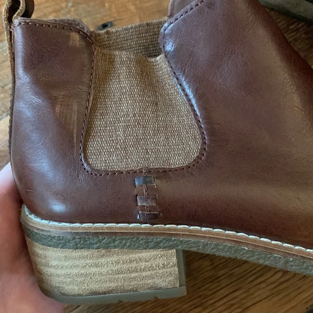 Sperry chelsea booties